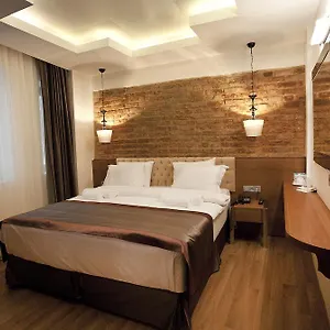 2* Otel Pera Line